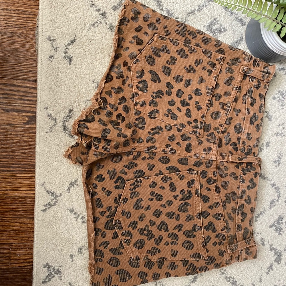 Abercrombie & Fitch Leopard Print Denim Shorts - Picture 4 of 5